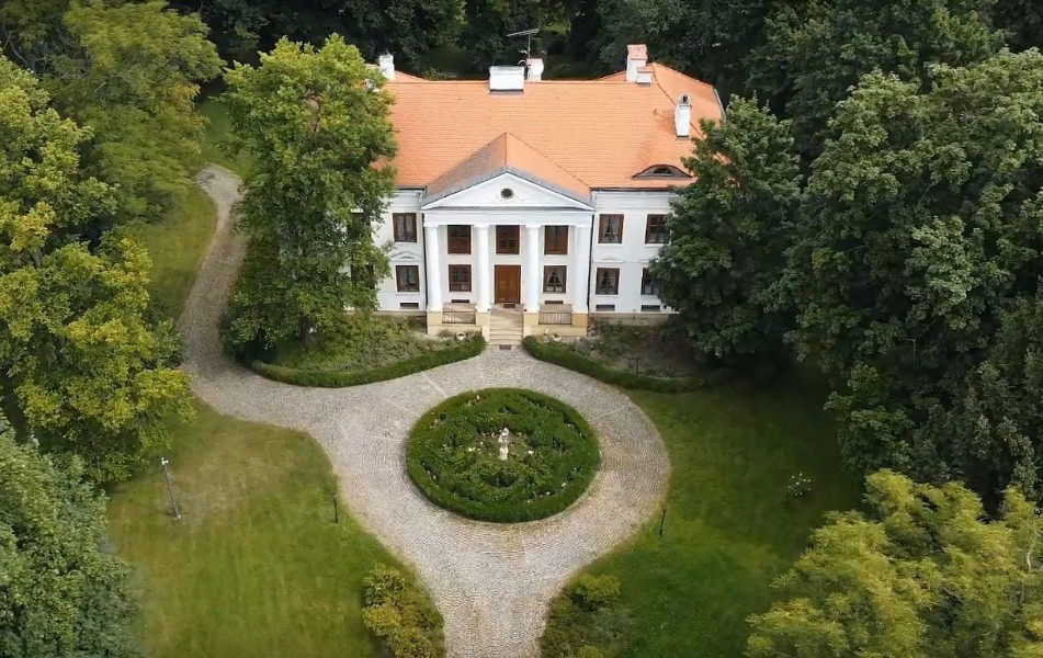 Photos Château néoclassique rénové près de Varsovie
