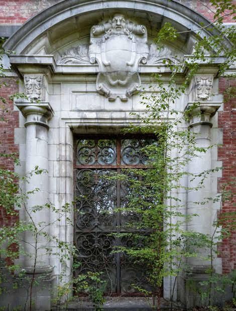 /pp/arr/thumb-be-namur-castle-porch.jpg