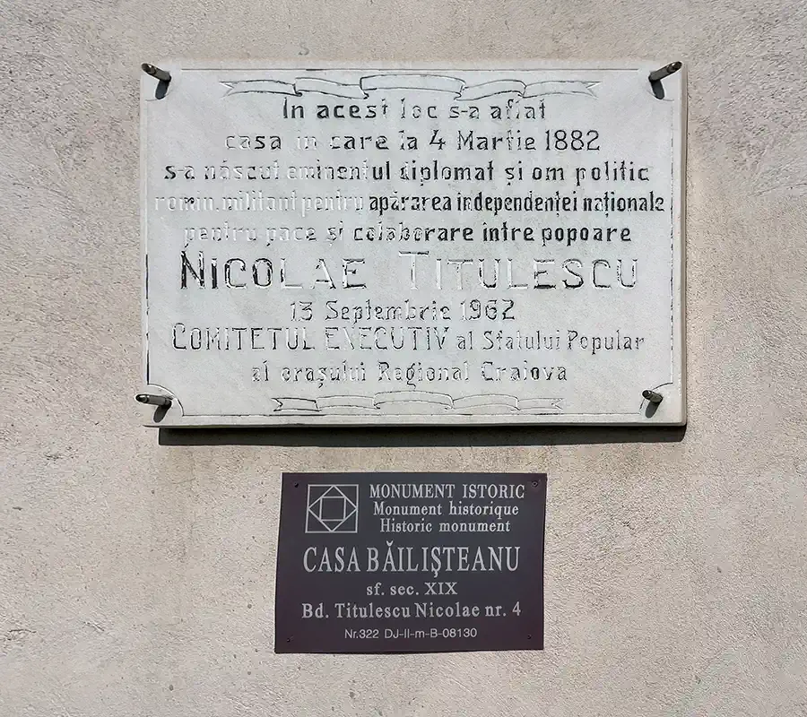 Plaque commémorative en l’honneur de Nicolae Titulescu sur la façade de Casa Băileșteanu