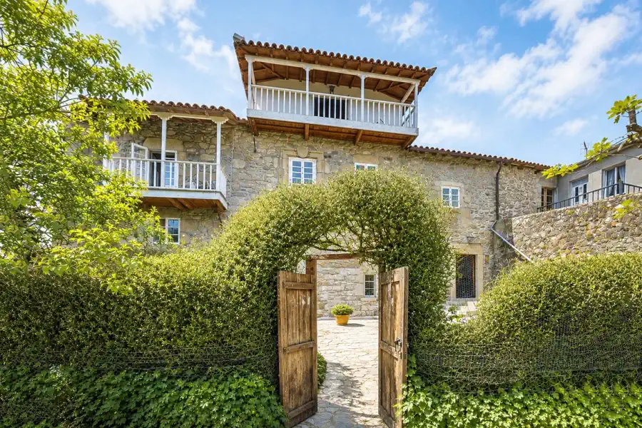 Maison en pierre restaurée et abordable en Galice