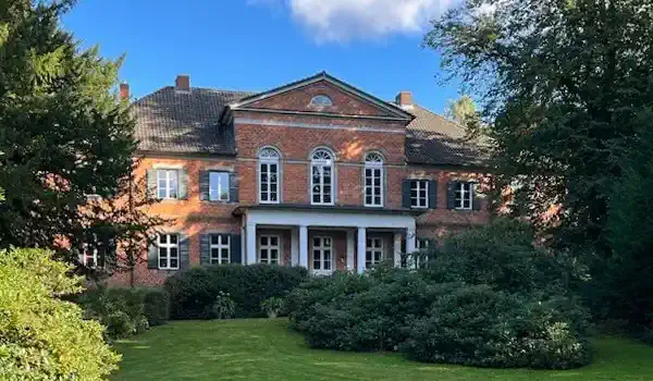 Façade côté parc du manoir de Stecknitz