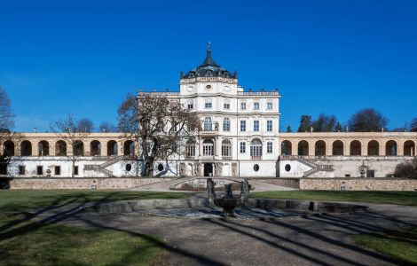 /pp/cc_by/thumb-cz-ploskovice-zamek.jpg