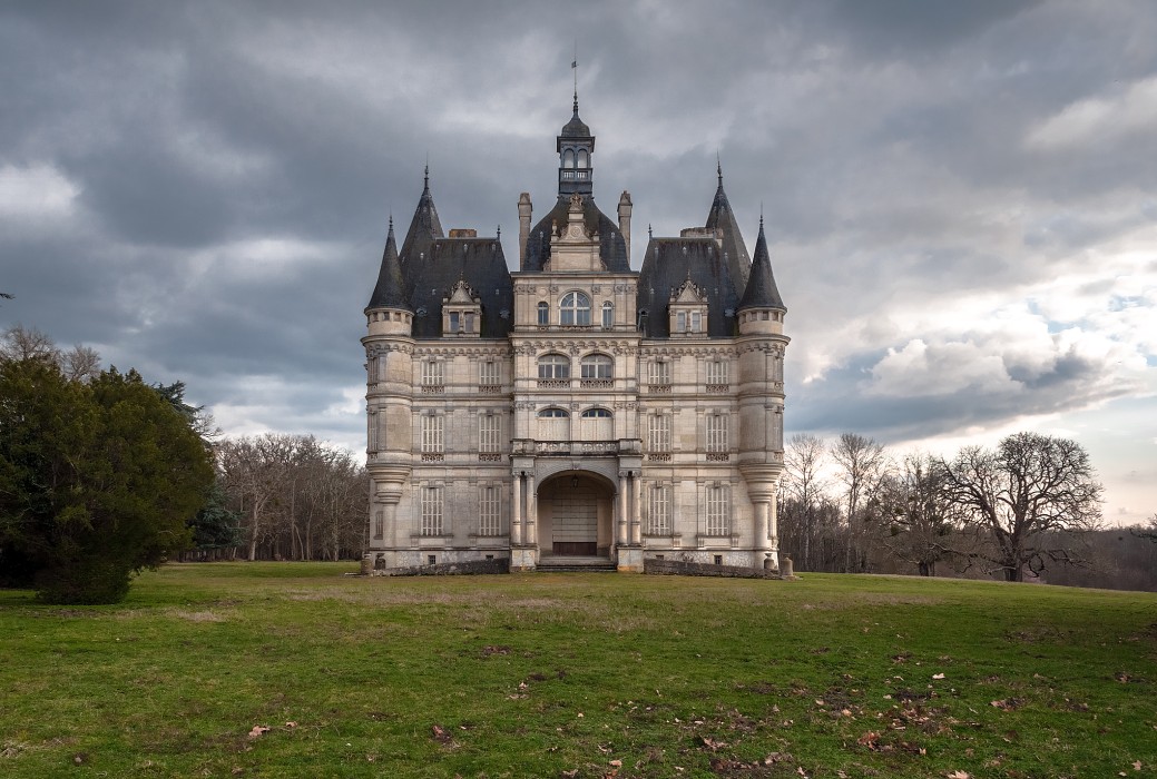 Étonnant château français: Château de Bon-Hôtel, Ligny-le-Ribault