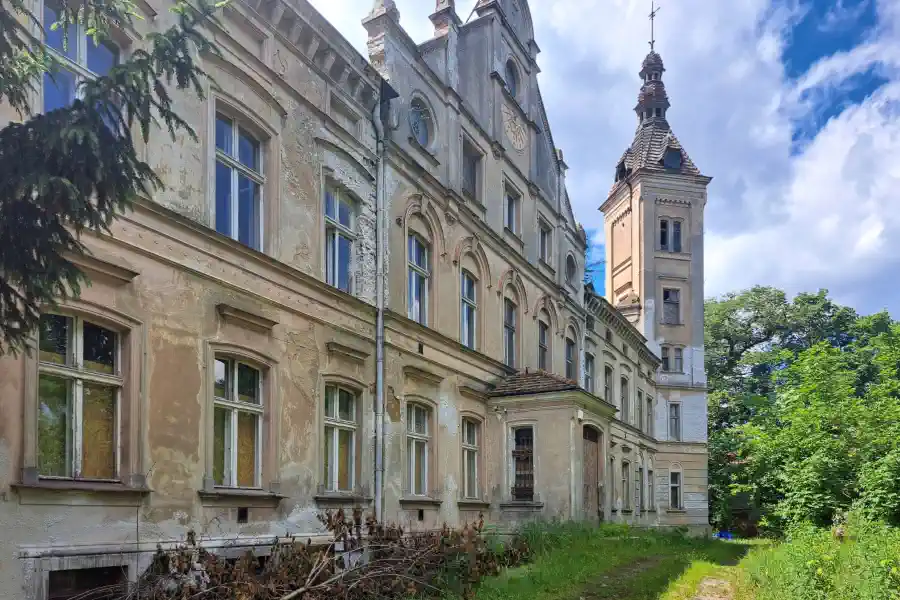 Gods til salg december 2025