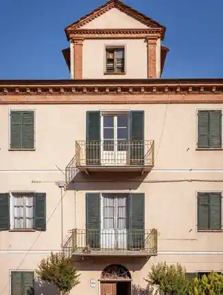 Palazzo Magliano à Bosia, Piémont : Bâtiment historique à rénover avec grand potentiel, Bosia, Piémont