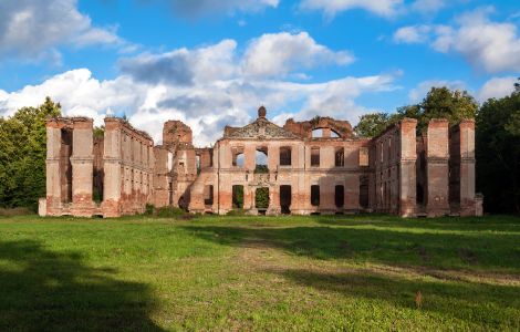  - Ruine du château de Finckenstein dans le nord de la Pologne