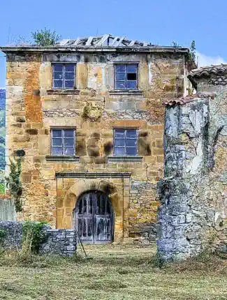 Manoir du XVIe siècle à rénover sur le chemin de Saint-Jacques-de-Compostelle, Sariego, Asturies
