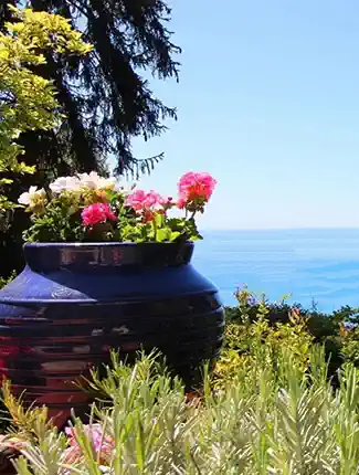 Villa en excellent état avec double garage, vaste terrasse, charmant jardin et belle vue, Roquebrune-Cap-Martin, Provence-Alpes-Côte d'Azur