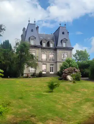 Château du 19ème siècle de 695 m2 restauré en partie sur 3363m2 secteur Orne, Flers, Normandie