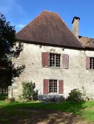 Manoir de caractère - 10 hectares de terrain - gîtes, Busserolles, Nouvelle-Aquitaine