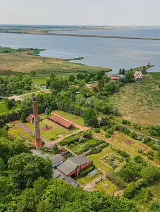Renaître de ses cendres : Une ancienne briqueterie transformée en résidence loft au bord de l'eau, Elbląg, Varmie-Mazurie