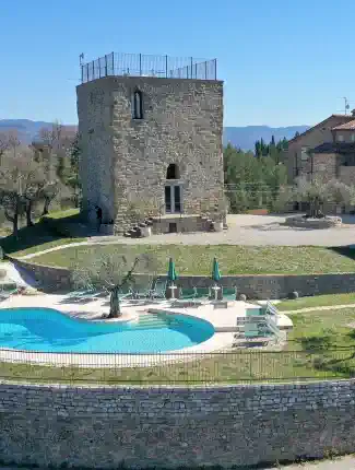Propriété avec tour médiévale, deux maisons en pierre, 4 unités, piscine et oliveraie, 06010 Monte Santa Maria Tiberina, Ombrie