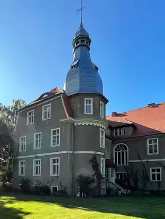 Manoir en Basse-Silésie, au sud de Wrocław et à proximité des Sudètes, Koźmice, Basse-Silésie