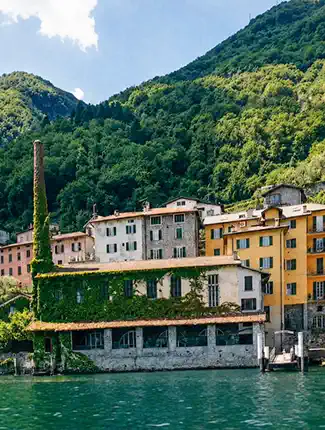 Propriété au bord du lac de Côme : ancienne filature avec appartements, Brienno, Lombardie