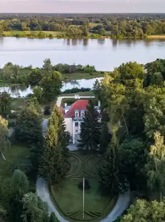Manoir sur la Vistule au nord-ouest de Varsovie, Smoszewo, Mazovie