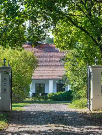 Maison de maître près de Varsovie - hôtel, pension, centre médical ou maison de retraite, Trębki Nowe, Mazovie