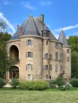 Château médiéval restauré avec domaine de 87 hectares près de Valence (Drôme), Valence, Auvergne-Rhône-Alpes