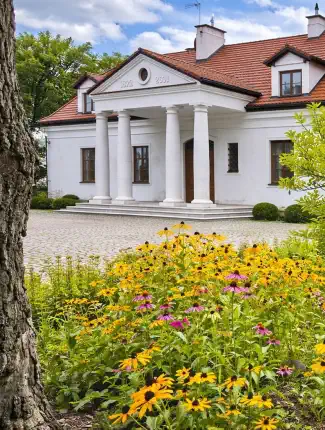 Manoir du XIXe siècle avec parc paysager de 6 hectares au nord de Varsovie, Strzegocin , Mazovie