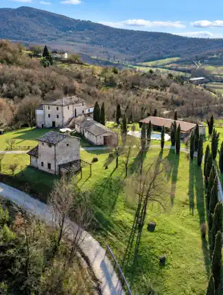 Demeure de campagne dans la vallée du Niccone avec vue dégagée, terrain soigné et annexes, 06019 Umbertide, Ombrie