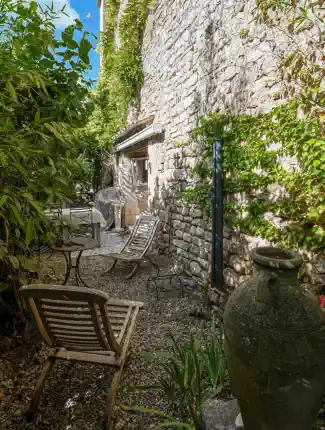 Ancienne demeure de 815 – Là où l’histoire rencontre le confort moderne, Goudargues, Occitanie