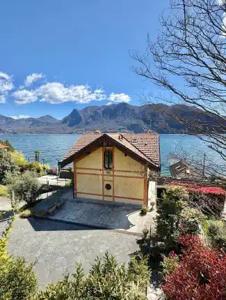 Demeure rénovée avec trois unités d’habitation et vue sur le lac, 28823 Ghiffa, Piémont