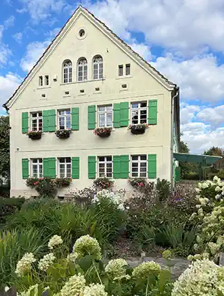 Ancien corps de ferme dans la région frontalière entre la Pologne, l’Allemagne et la République tchèque, Sławnikowice, Basse-Silésie