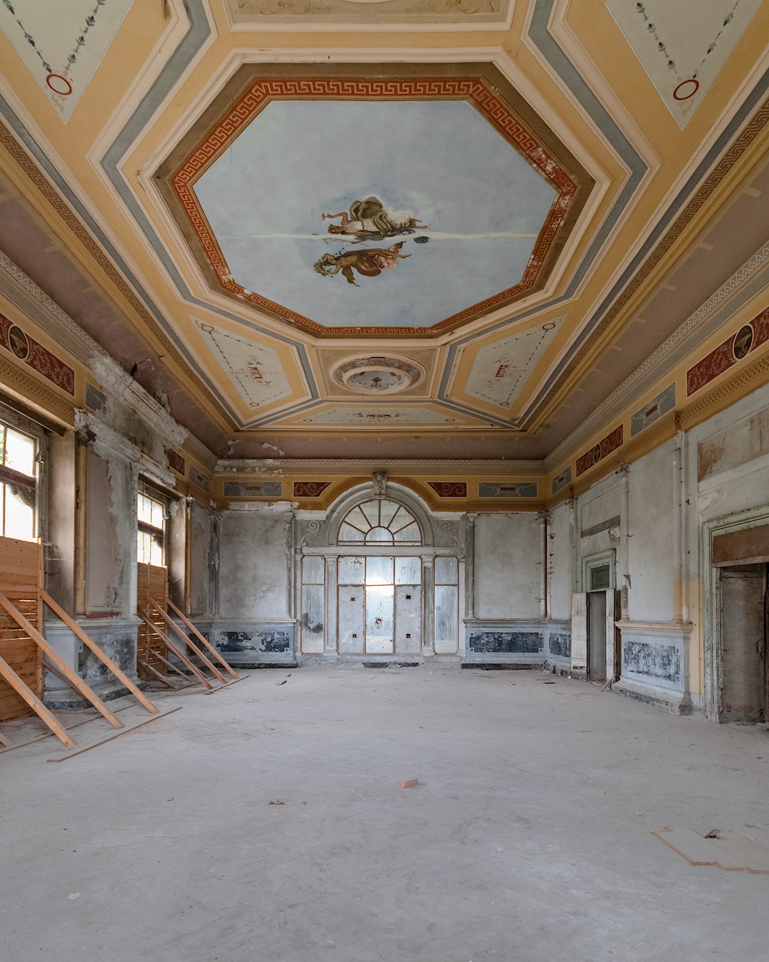 Hôtel Bretagne : salle de bal et casino