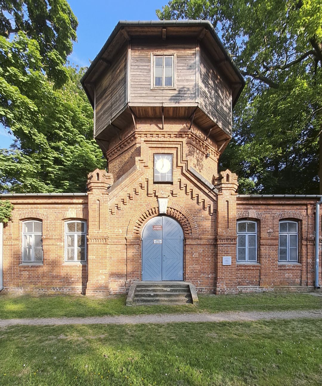 Ancienne tour d'eau, parc du château de Puławy